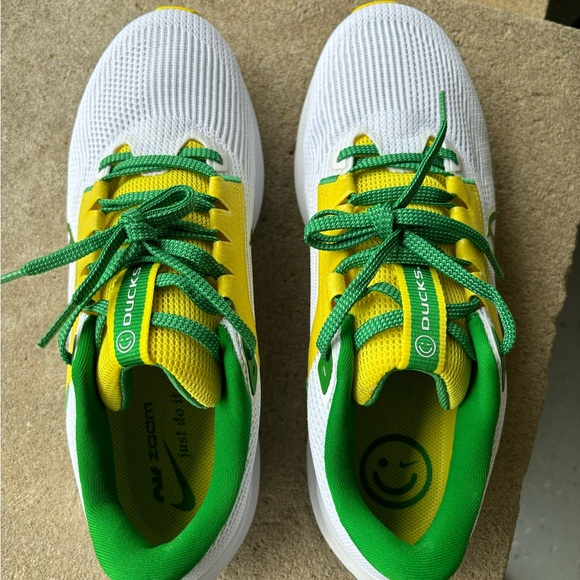 *Brand new* Nike Air Zoom Pegasus 40 Running Shoes Oregon Ducks - Size 9.5US - Picture 4 of 6